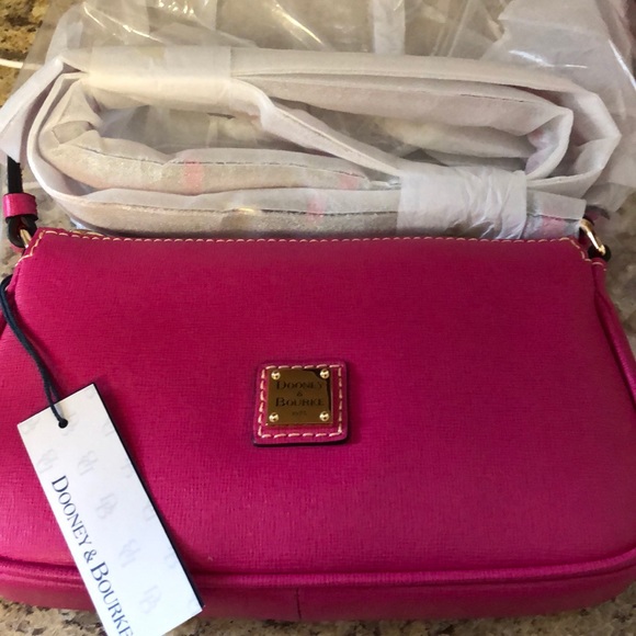 Dooney & Bourke Handbags - Dooney & Bourke safari crossbody (pink) Dooney & Bourke Handbags - Dooney & Bourke safari crossbody (pink)